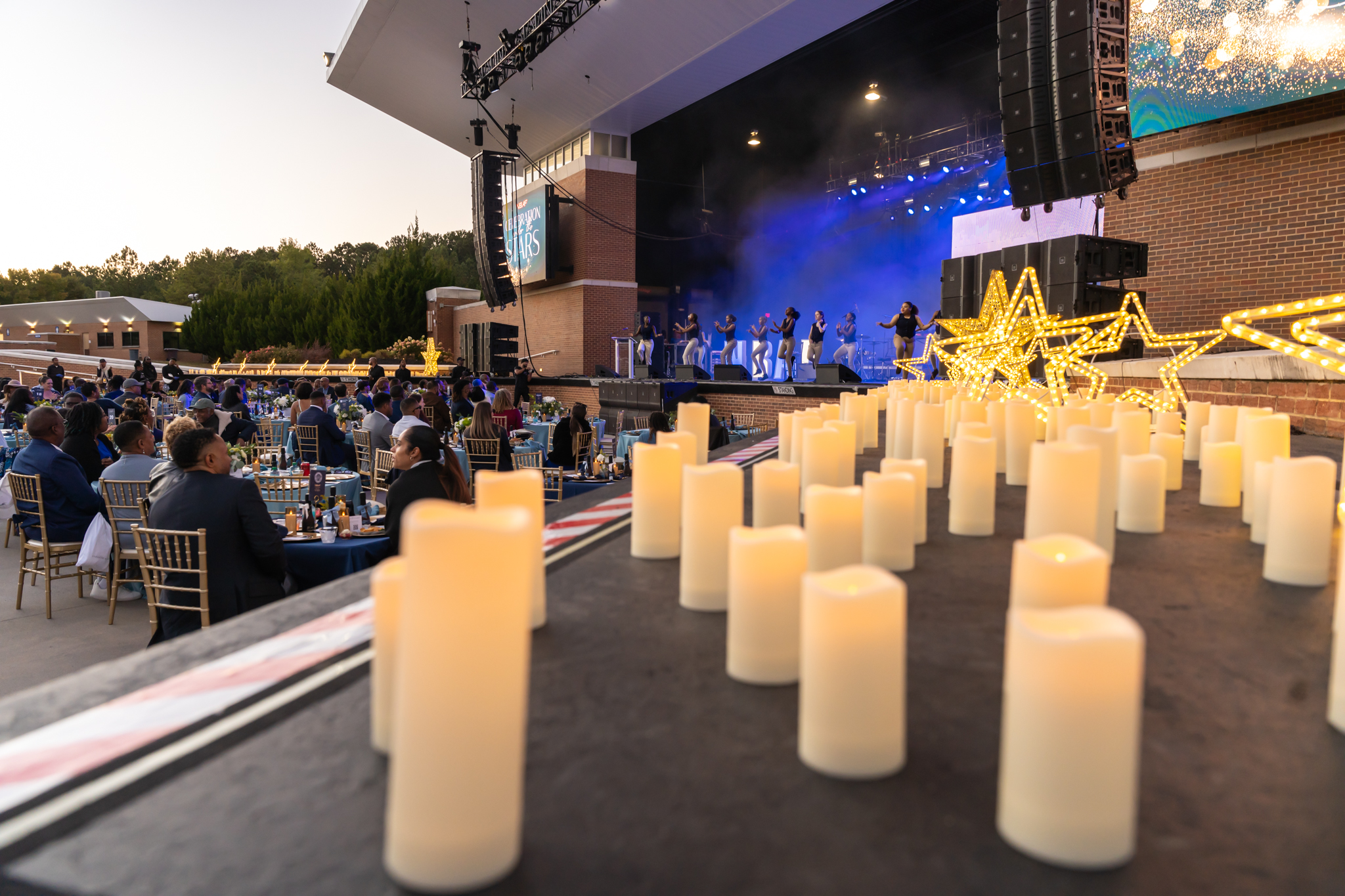 picture of candles from the side view